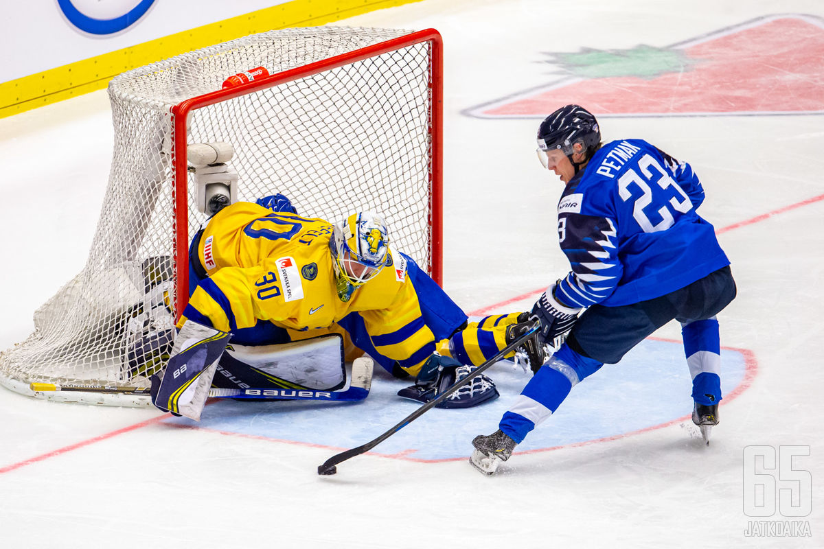 Viime vuoden nuorten MM-kisoissa Ruotsi nappasi pronssimitalit Suomen nenän edestä 3–2-lukemin. 