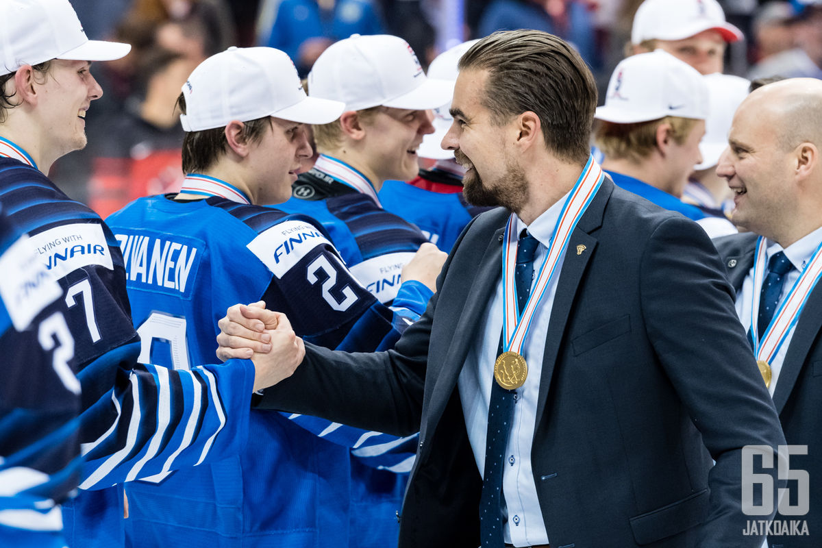 Jussi Ahokkaan Nuoret Leijonat juhli maailmanmestaruutta.