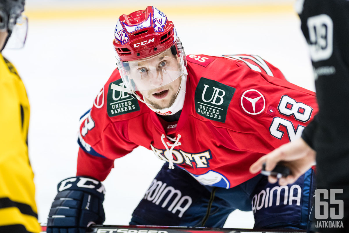 Ikonen pelasi viime kaudella HIFK:n lisäksi Kärpissä.