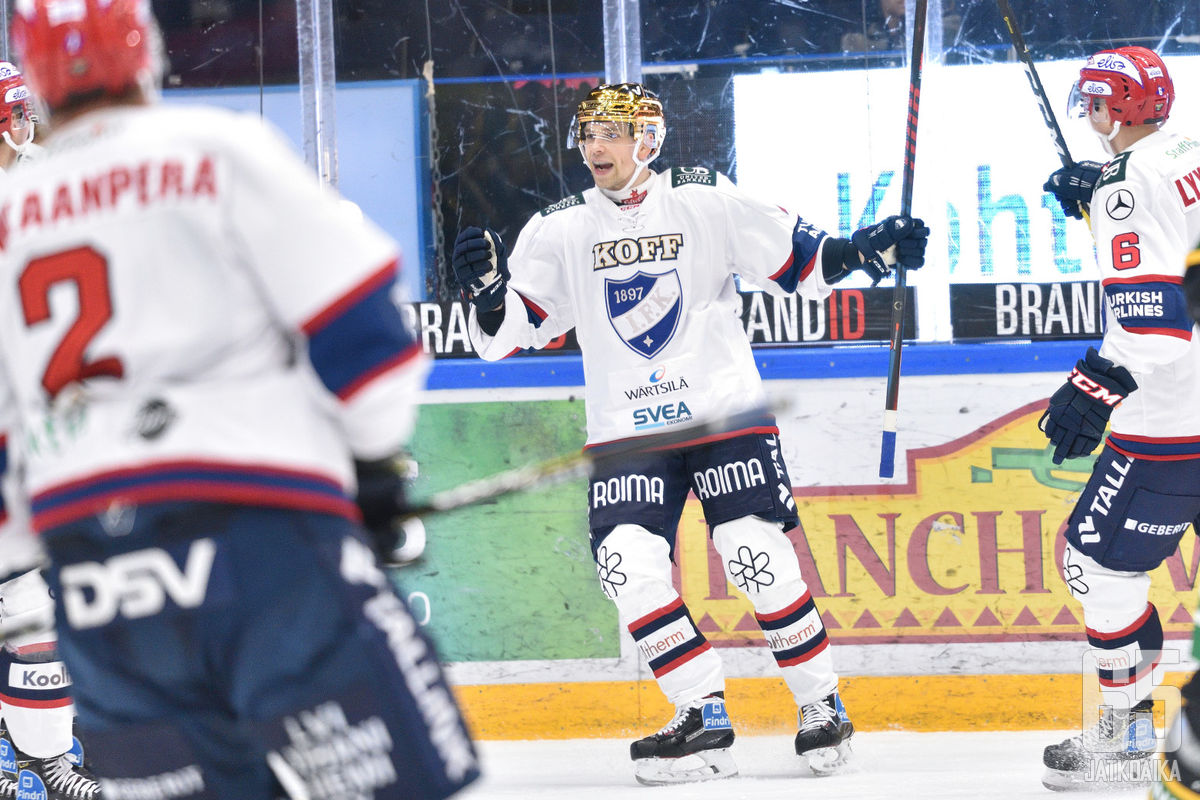 Sakari Salminen pelasi ensimmäisen Porin-ottelunsa HIFK:n paidassa.