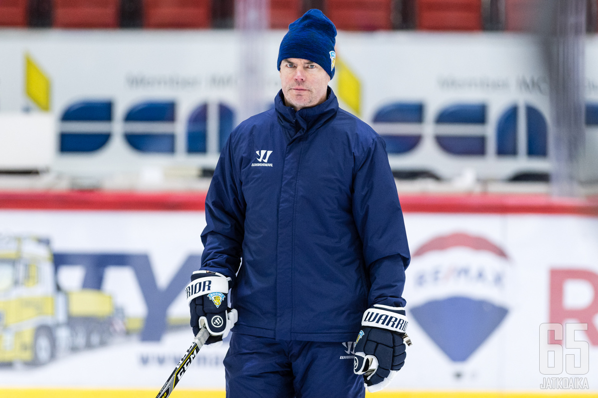 Myös Leijonien valmennusryhmässä toiminut Raimo Helminen palaa Liiga-valmentajaksi SaiPan peräsimeen.