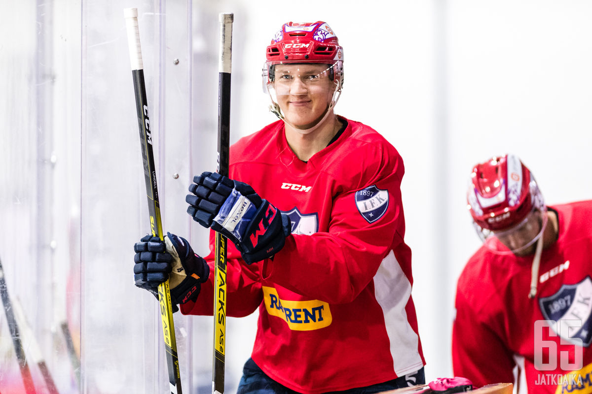 Anton Lundell varattiin ensimmäisellä kierroksella. 