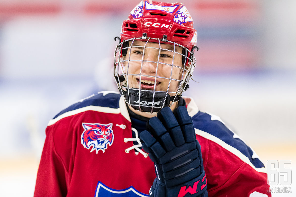 Liigadebyyttinsä kuluvalla kaudella tehnyt HIFK:n Aleksanteri Kaskimäki toimii Pikkuleijonien kapteenina.