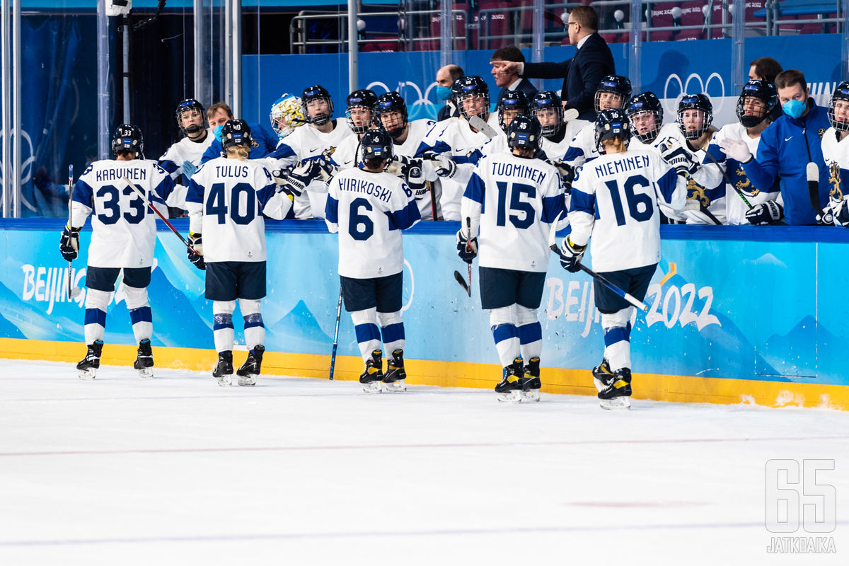 Naisleijonilla on tavoitteenaan pronssimitalit.