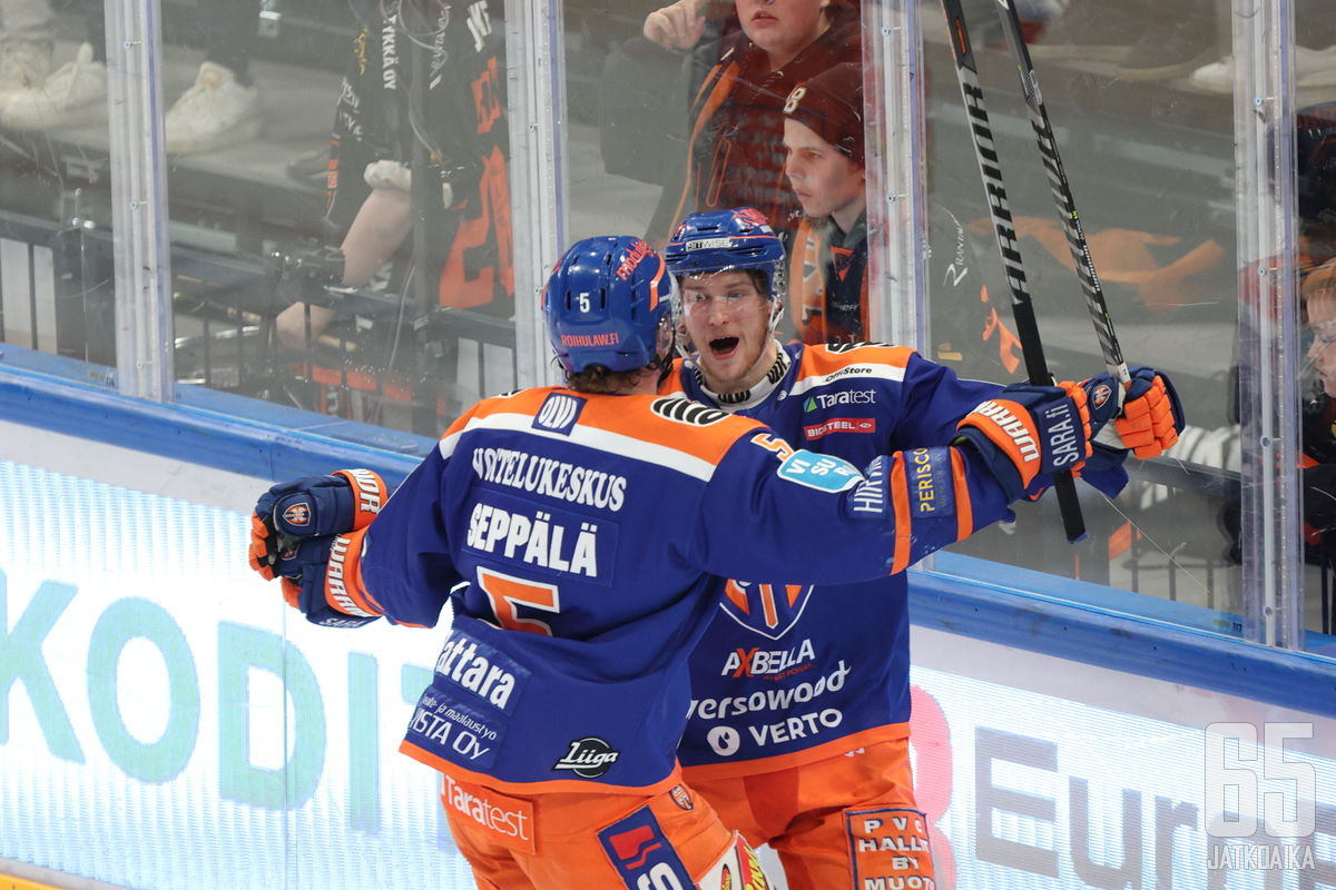 Tappara juhli kotonaan kolmannen välierän voittoa. 