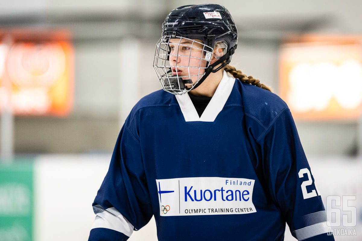 Heidi Kokora ponnisti Kiuruvedeltä Naisten Liigaan.