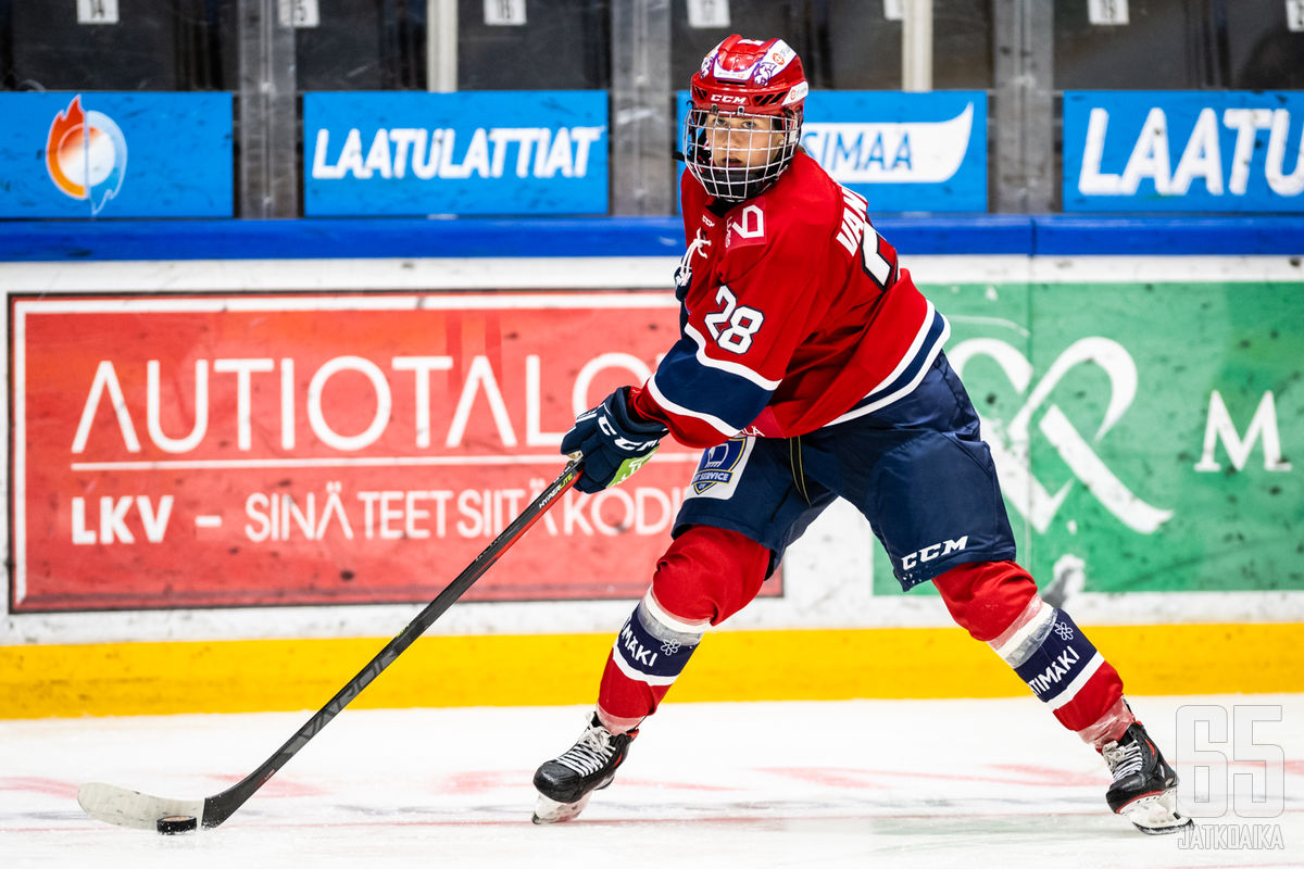 Sanni Vanhanen on päässyt näyttämään taitonsa Naisten Liigassa. 