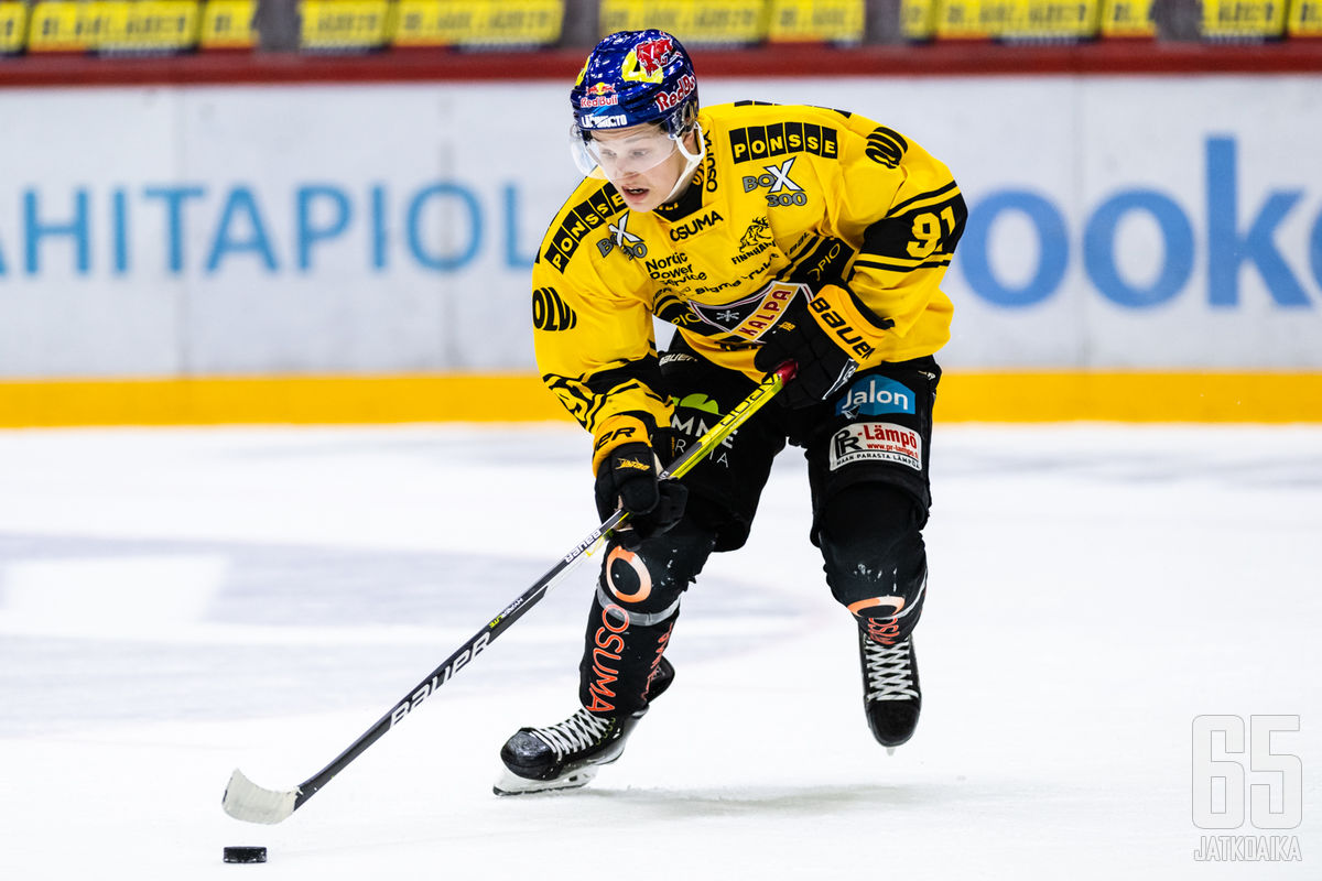 Oliver Kapanen jatkaa KalPassa kaudella 2023–2024 - LIIGA - 29.12.2022 -  Uutiset - Jatkoaika.com - Kaikki jääkiekosta