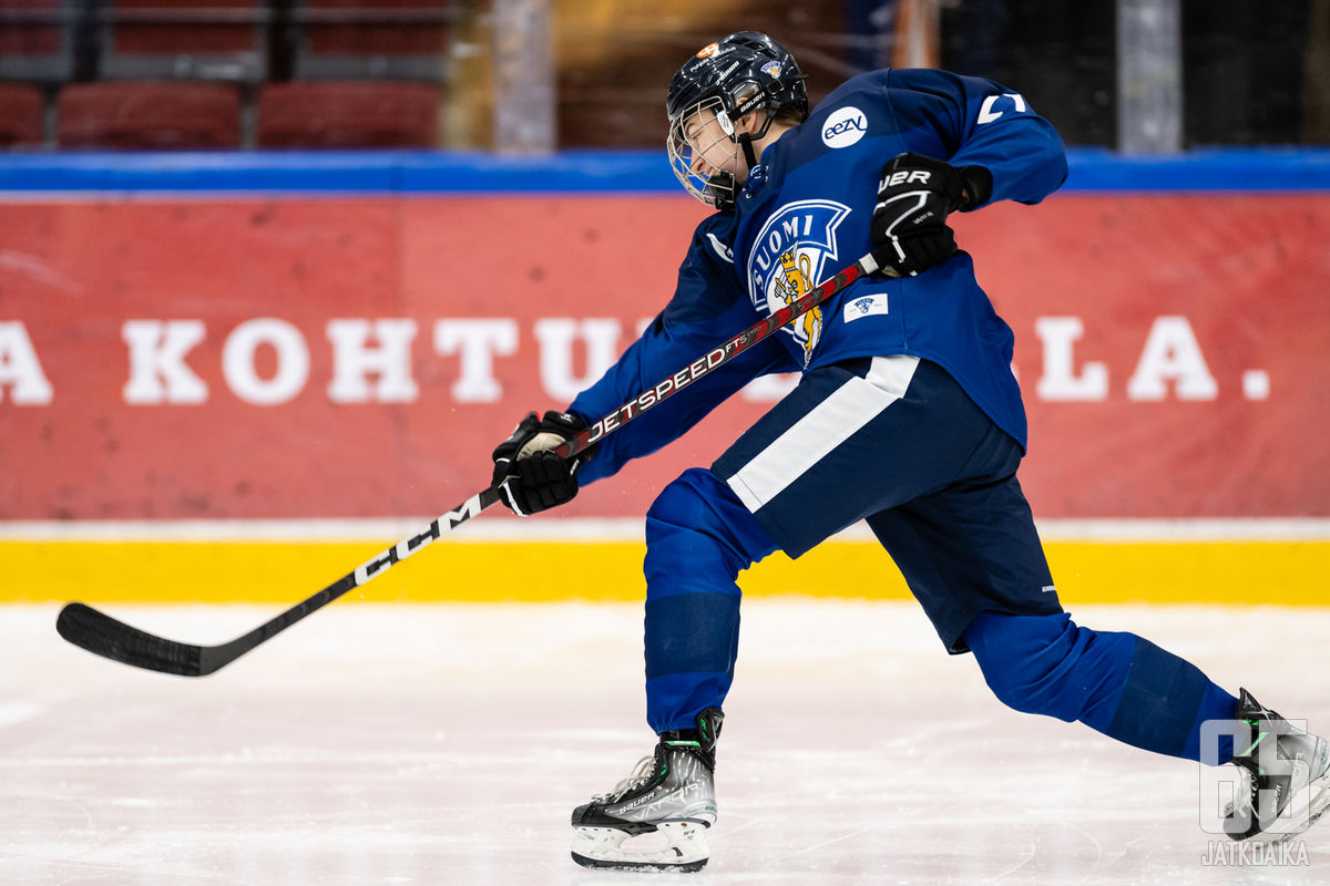 Jenna Kaila mielii vielä takaisin Naisleijoniin. Ammattilaisuus on avannut hyökkääjän maailman jääkiekon osalta.