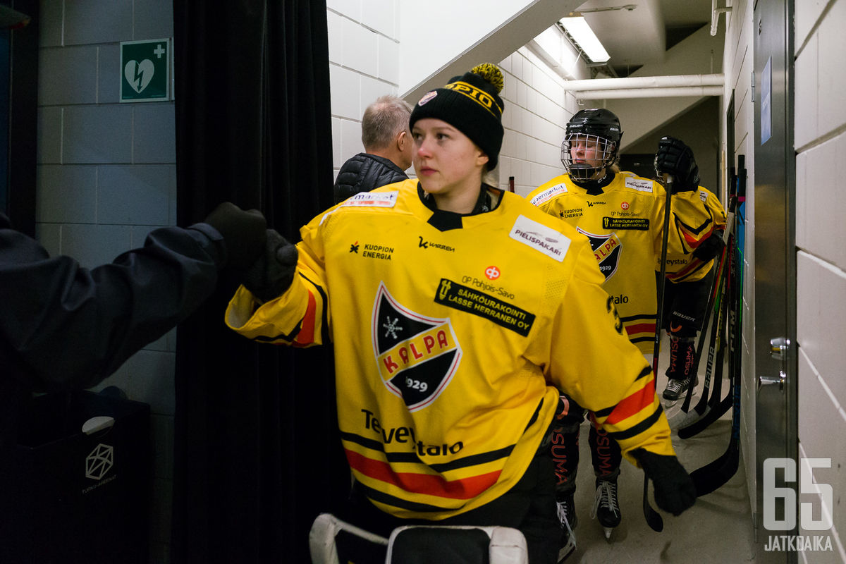 Aino Laitinen on sarjakärki KalPan yksi kolmesta huippuvahdista.