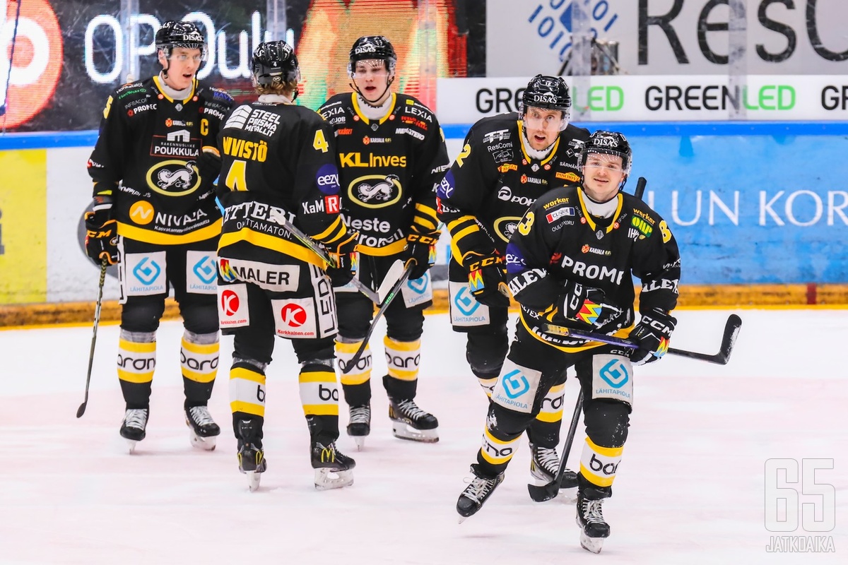 Kärpät tarrasi ensimmäiseen ottelupalloon  - Kärpät - KooKoo -  LIIGA - Kuvakoosteet  - Kaikki jääkiekosta