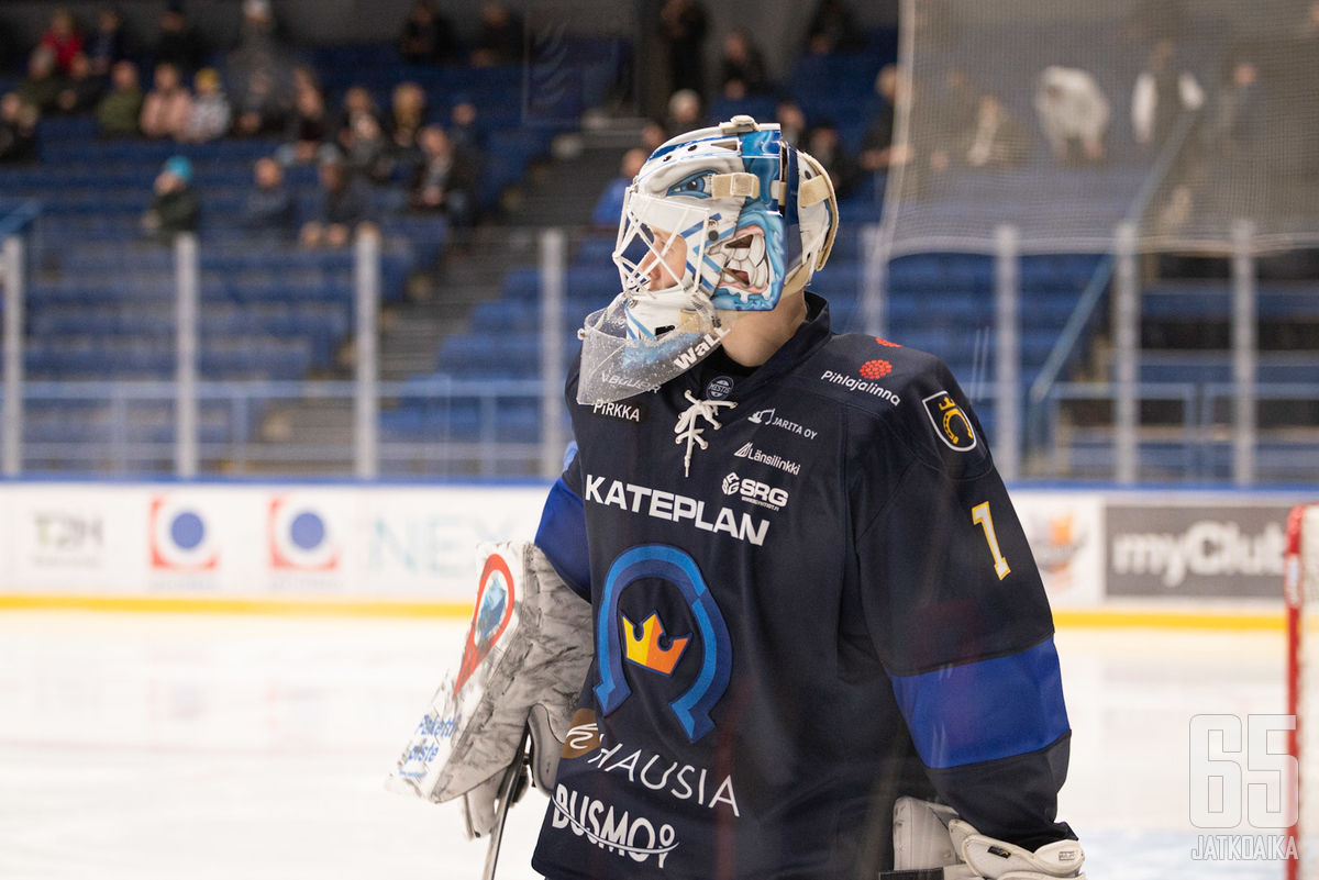 Jani Lampinen jatkaa Kiekko-Espoon maalilla.