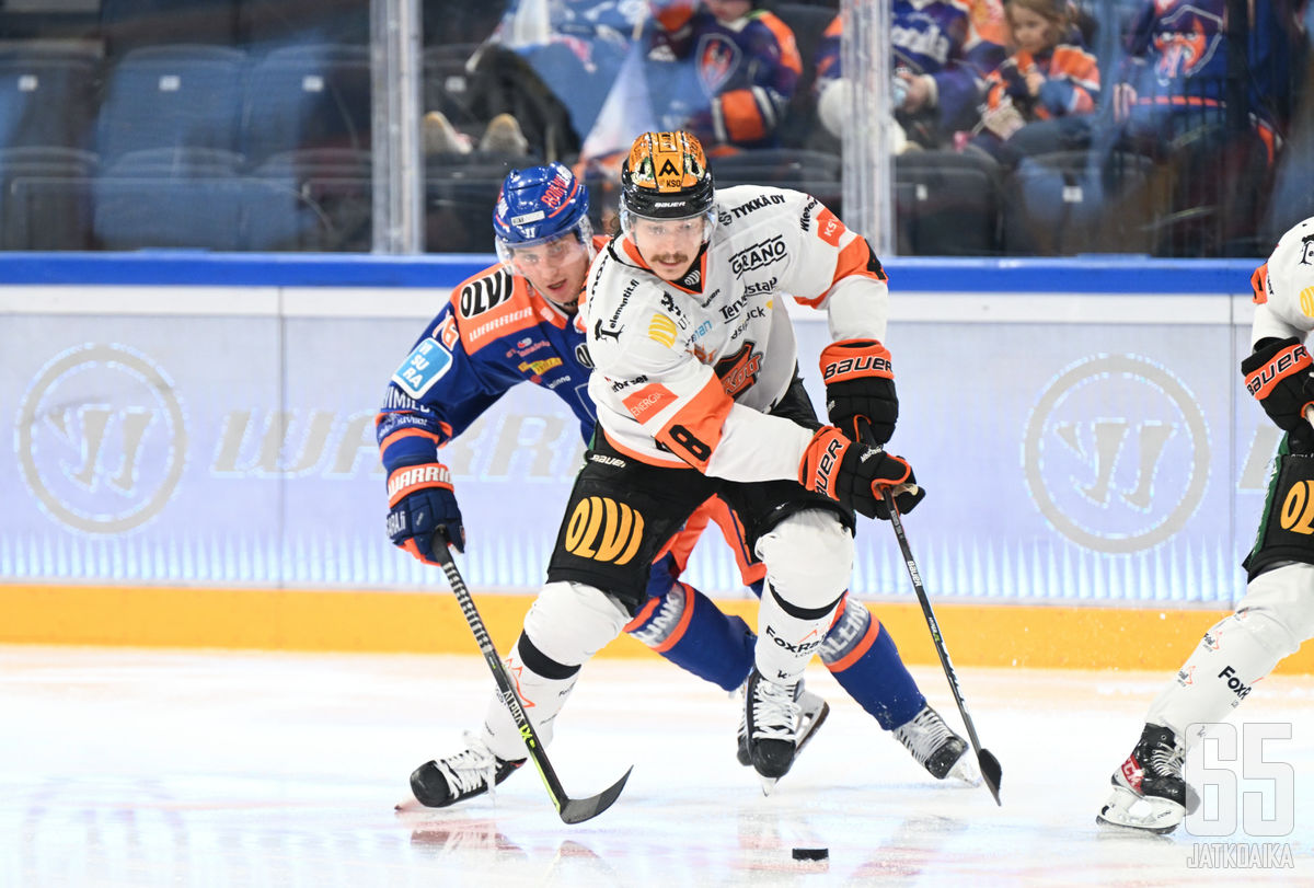 Jännittävä ottelu ratkesi vasta jatkoerässä, jossa Tappara juhli kolmatta kiinnitystä välieräpaikkaan. 