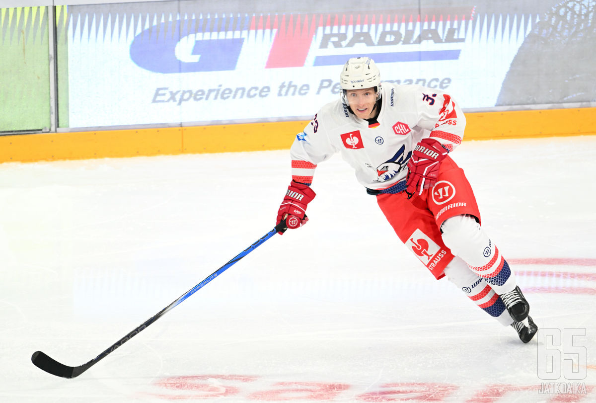 Markus Hännikäinen pelaamassa Tampereella Tappara-Mannheim-ottelussa 7.9.