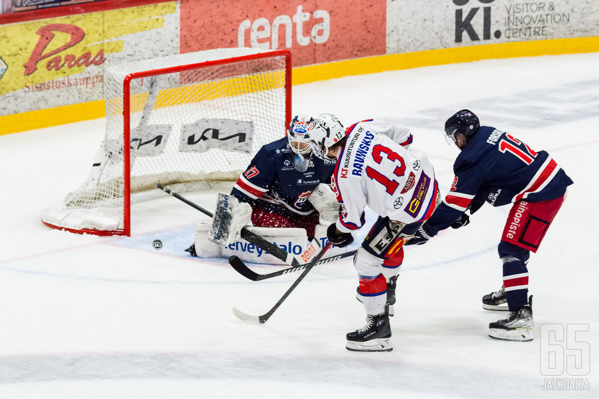 Anrī Ravinskis teki voittomaalin Kiekko-Espoota vastaan. Kuva runkosarjan ottelusta TUTOa vastaan.