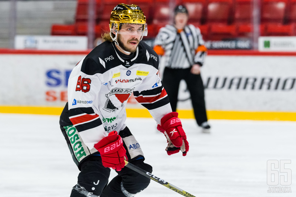 Kristjan Kombe teki maalin Joensuun ulkoilmaottelussa.