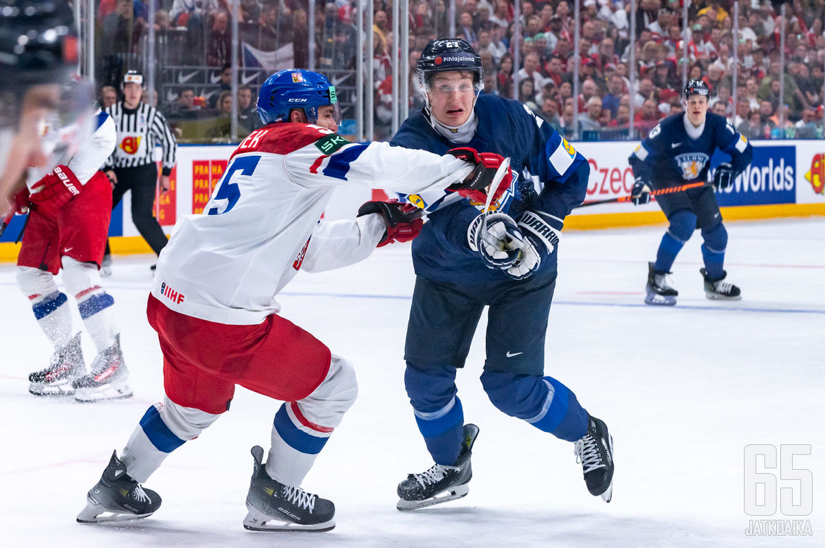 Ainoastaan Leijonien tehokkaimman pelaajan Oliver Kapasen johtama kakkosketju säilyy ennallaan Kanada-otteluun. 