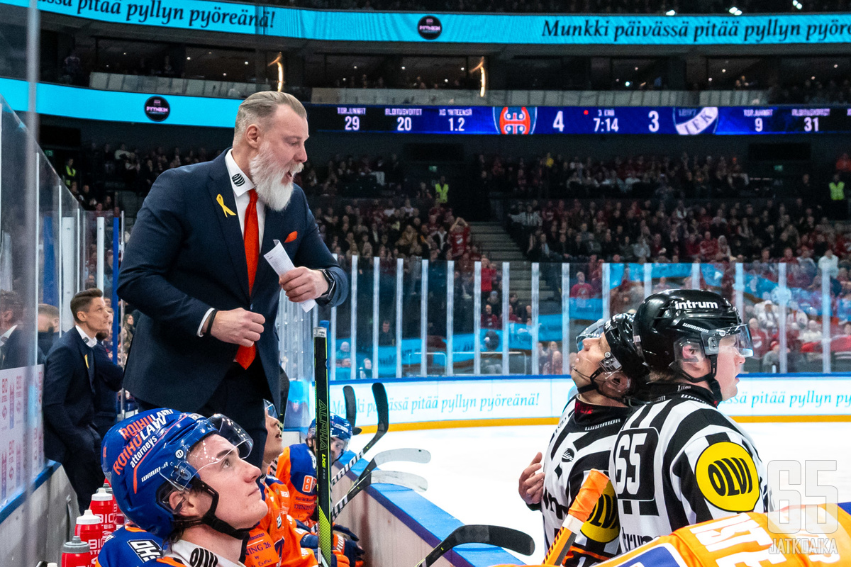 Grönborg ei ollut yhtä mieltä ottelun tuomareiden kanssa viime lauantain HIFK-pelissä.