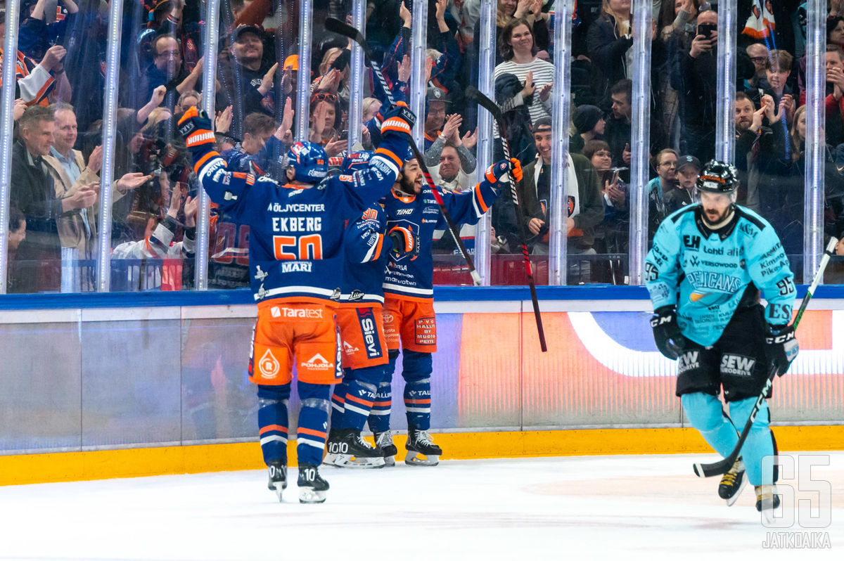 Tappara juhli ansaittua mestaruutta.