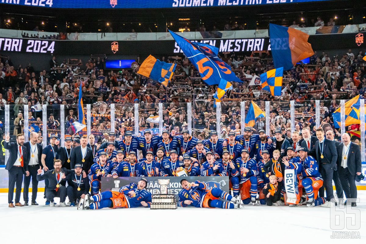 Tappara marssi kolmanteen peräkkäiseen Suomen mestaruuteensa.