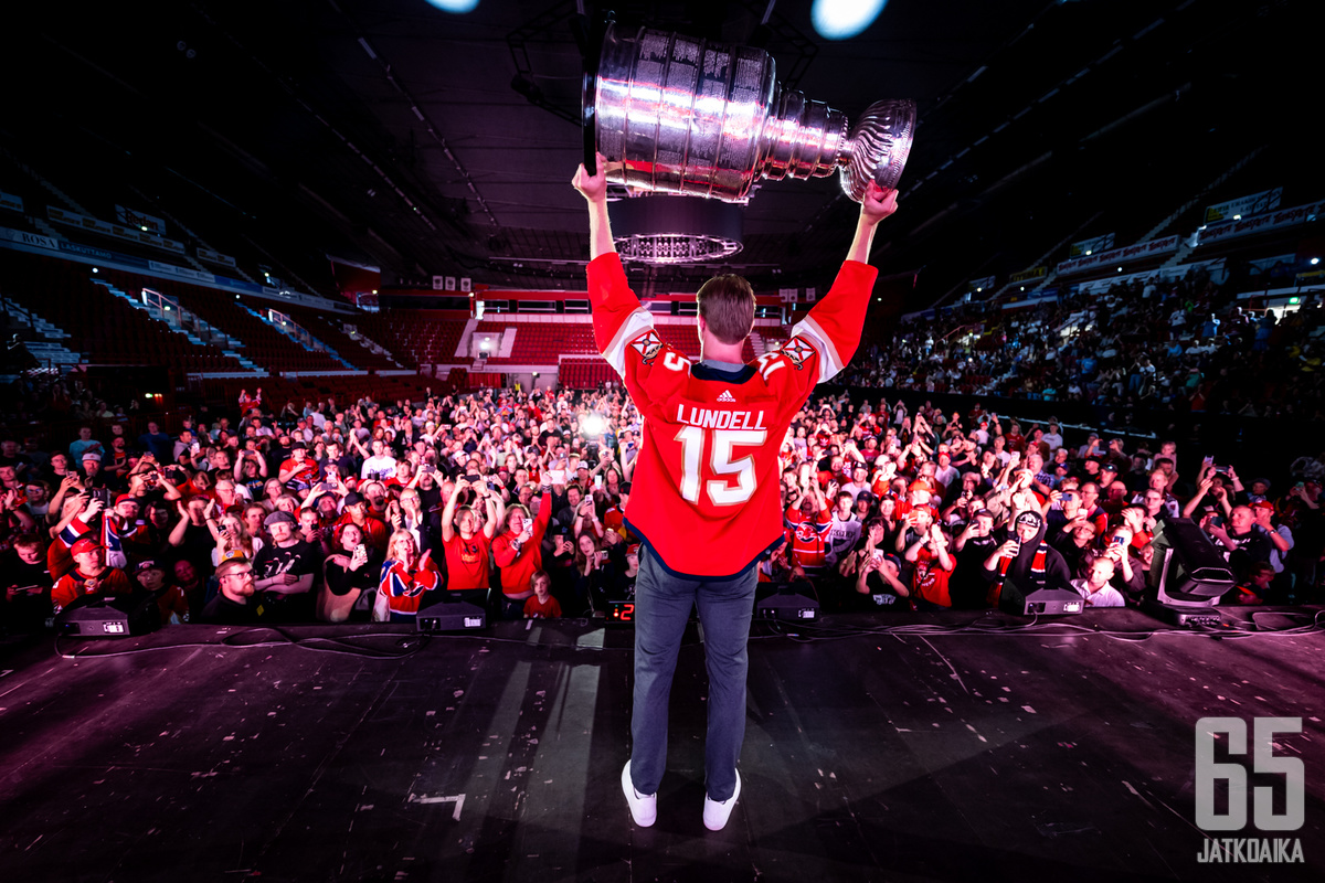 Tuoko Anton Lundell toisena kesänä peräkkäin Stanley Cup -pokaalin näytille Suomeen?