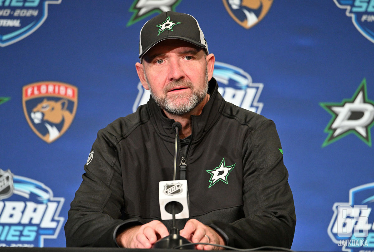 Dallas Starsin päävalmentaja Pete DeBoer puhui medialle Starsin harjoitusten jälkeen.