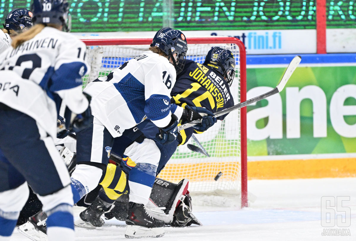 Lisa Johansson iski Ruotsin ensimmäisen maalin.