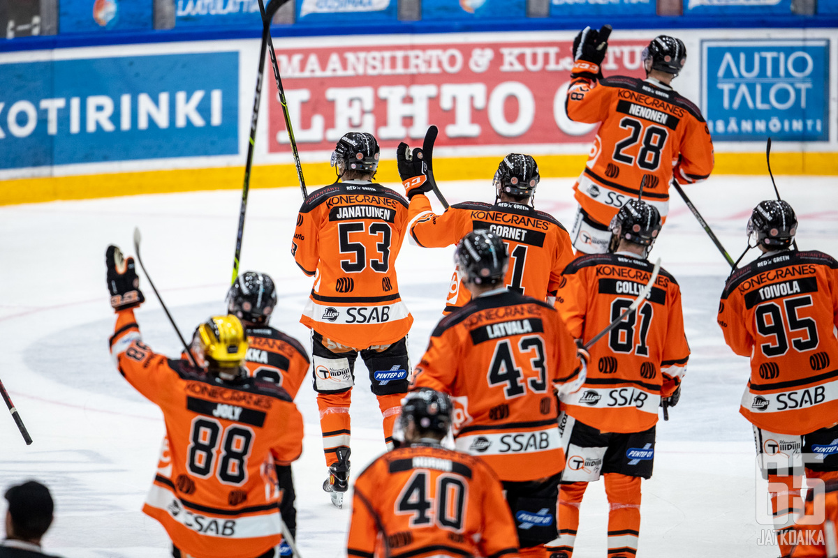 Arto Laatikaista muistettiin voitokkaassa kotiottelussa  - HPK  - KalPa - LIIGA - Otteluraportti  - Kaikki jääkiekosta