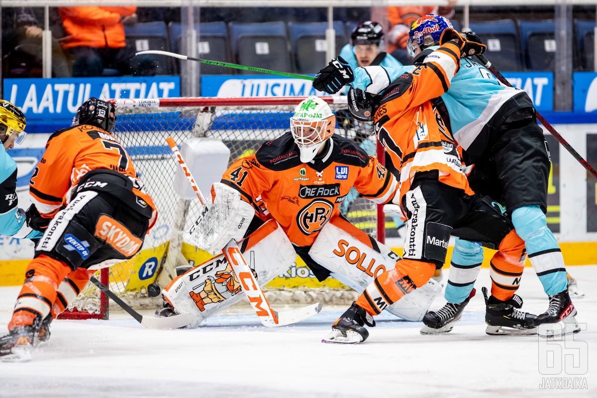 HPK ja Pelicans väänsivät pisteistä Hämeenlinnassa.