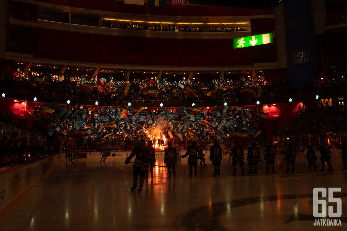 Kuva on Tukholman derbystä toiseksi korkeimmalta sarjatasolta. SHL kaipaisi taloudellisesti pääkaupunkia takaisin sarjaan.