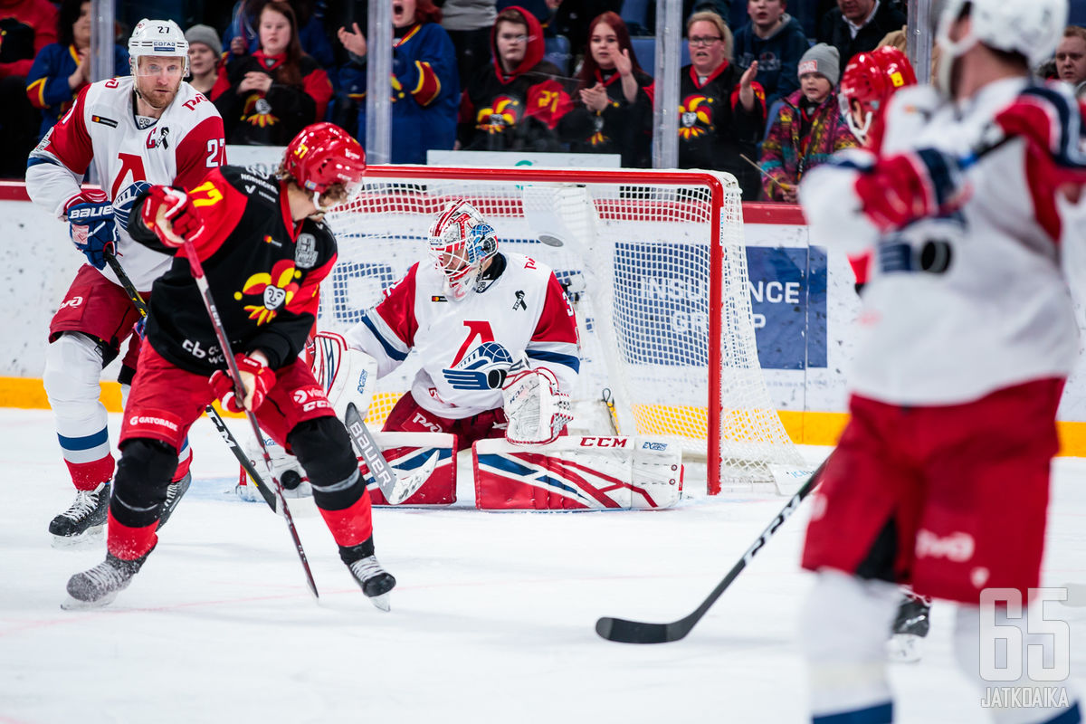 Joukkueilla on muistissa keväinen pudotuspelisarja, jossa Jokerit oli vahvempi otteluvoitoin 4–2.