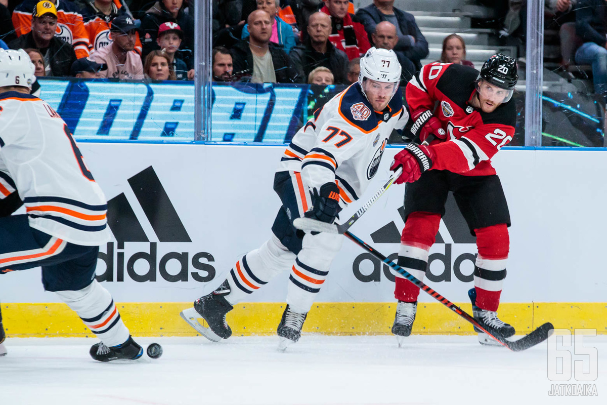 Oscar Klefbom oli pitkää Edmonton Oilersin luottopelaajia.