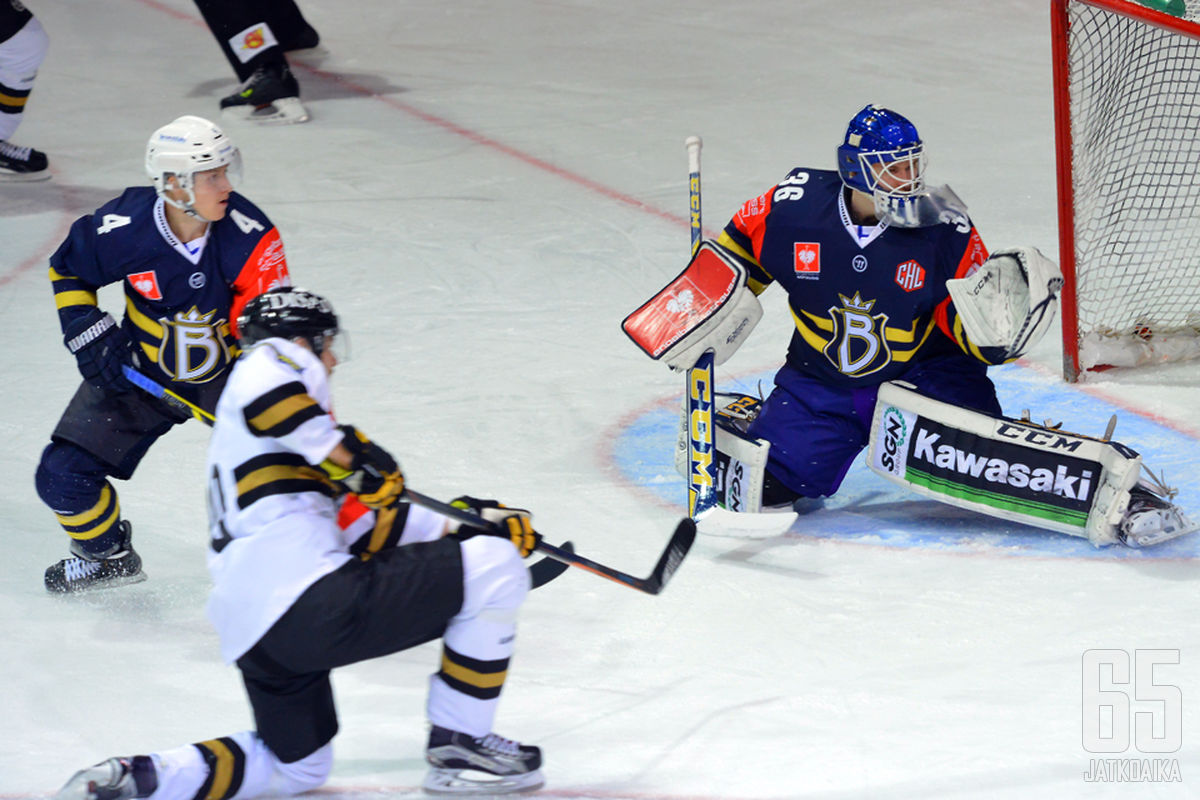 Kaapo Kähkönen torjui tiistaina uransa ensimmäisen nollapelin CHL:ssä.