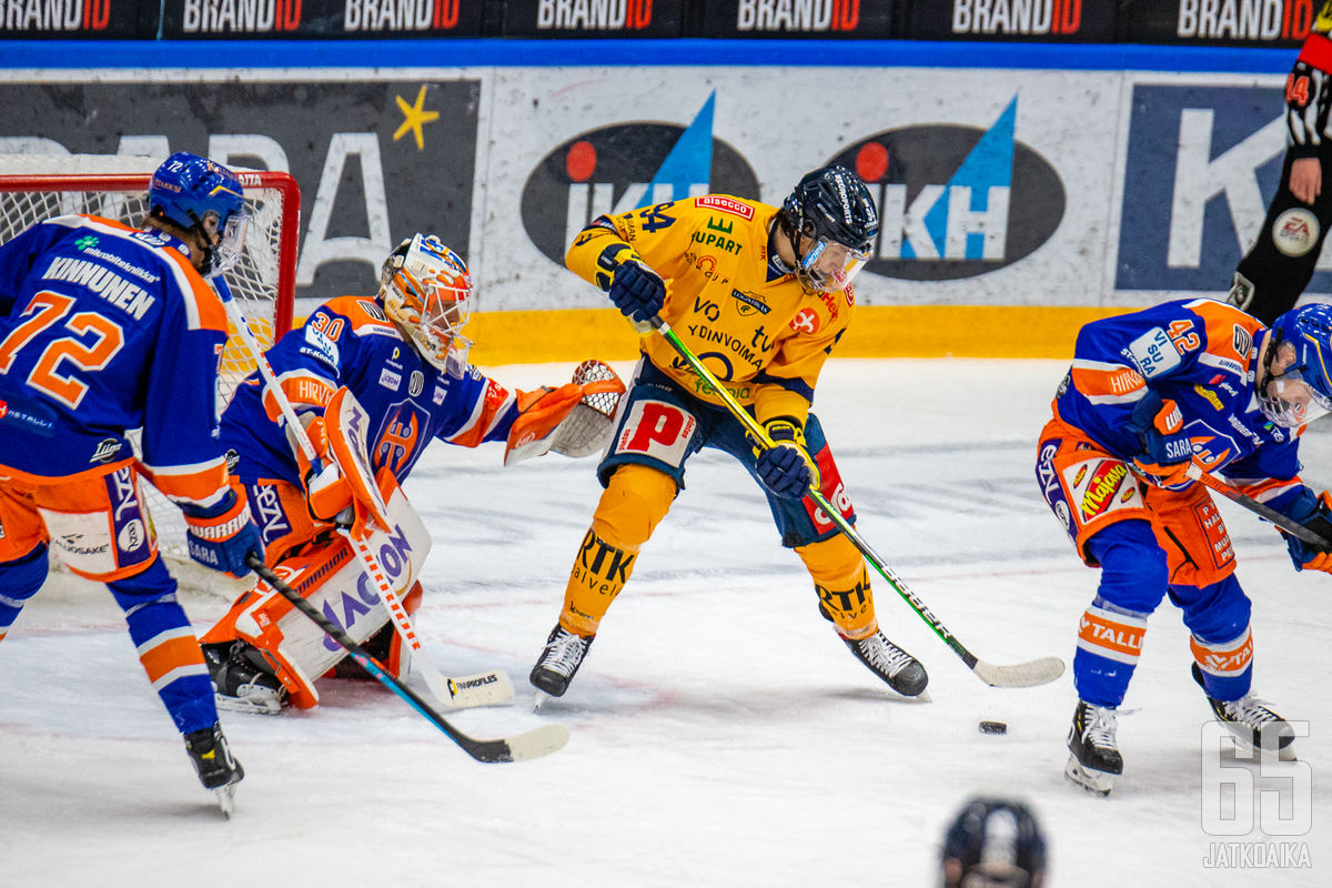 Tappara-puolustuksella riittää kiirettä alkavassa välieräsarjassa.