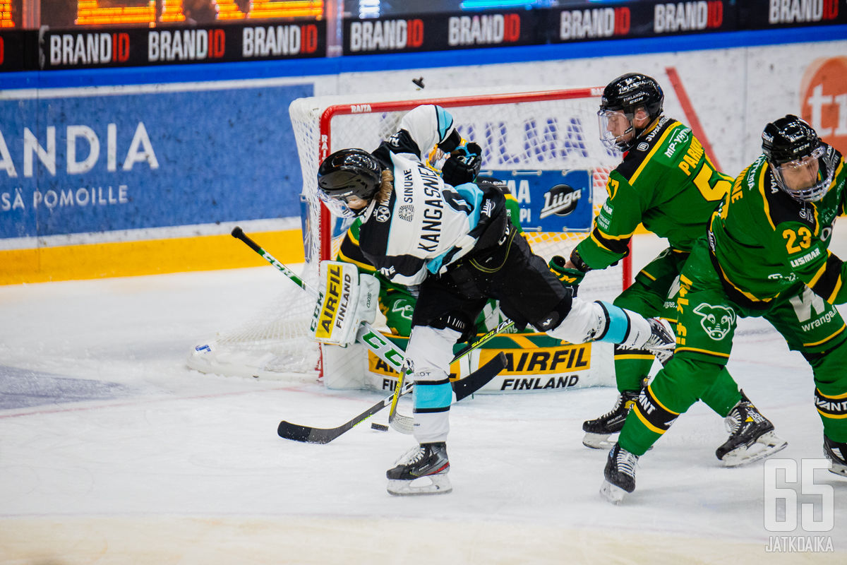 Iikka Kangasniemi oli kiekottomana Pelicansin parhaimmistoa.