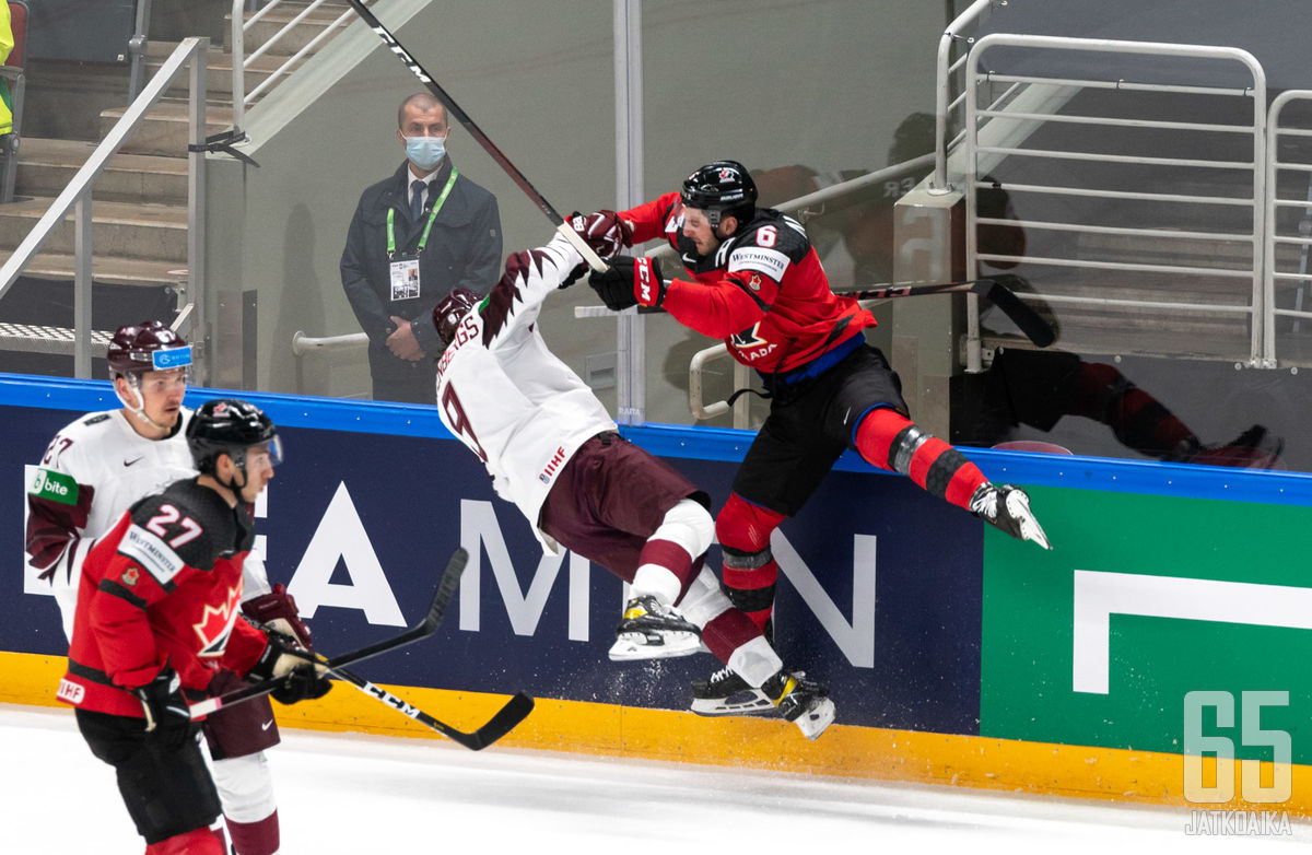 Colin Miller taisteli latvialaisten kanssa.