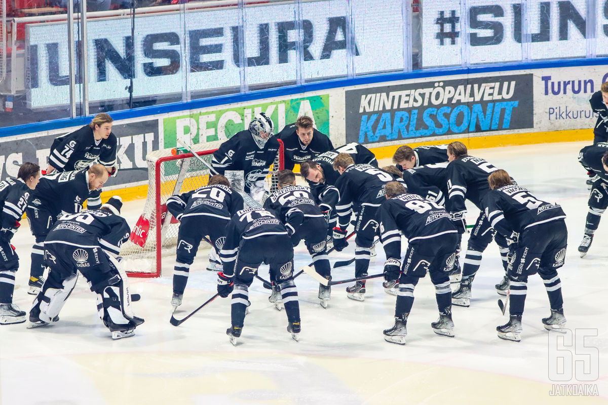 TPS paikkaa ohueksi käyvää materiaaliaan lainapelaajalla.