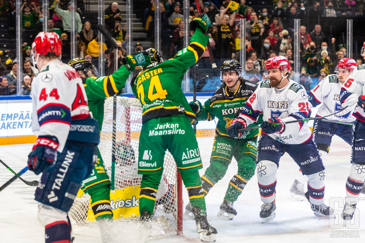 Les Lancaster ja Colton Beck juonivat Ilveksen neljännen osuman.