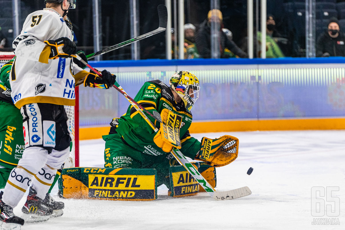 Vadim Žerenko varmisti Ilvekselle voiton 36 torjunnalla.