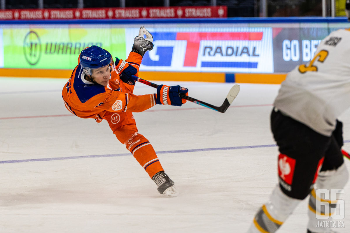 Tappara pääsi kaukaloon laukomaan, mutta ilman vastustajaa.