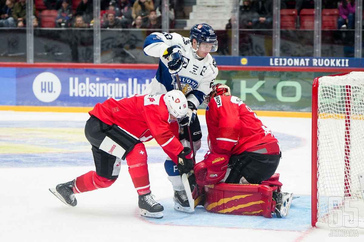 Suomi kohtasi Sveitsin Karjala-turnauksen avausottelussa.