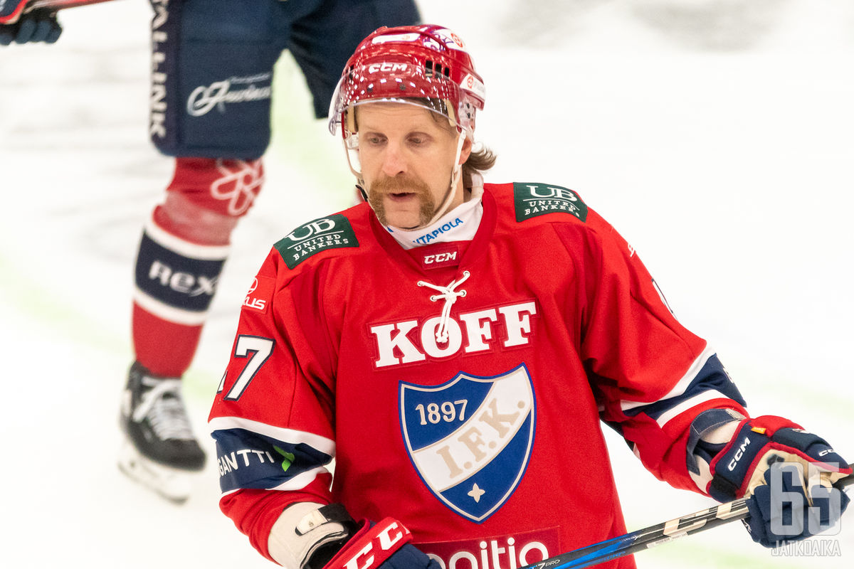 Leo Komarov liittyy HIFK:n poissaolijoiden listalle.