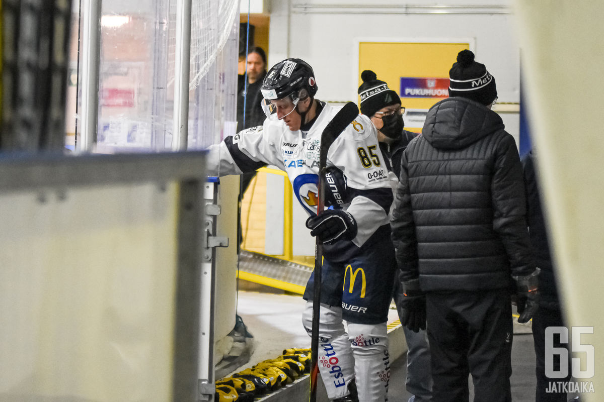 Toni Kähkönen sai suihkukomennuksen Keuruulla.