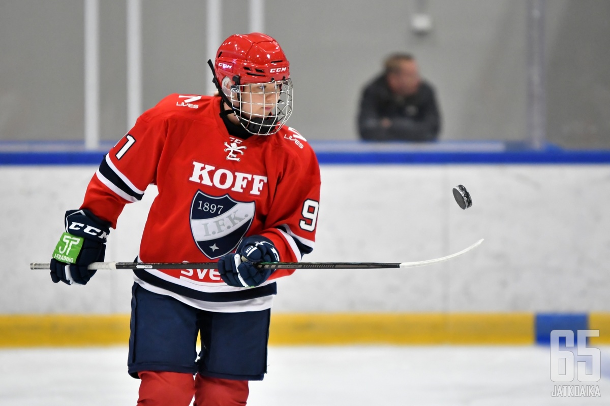 Emma Lappalainen kuuluu siskonsa Iidan kanssa HIFK:n mielenkiintoisimpiin pelaajiin.