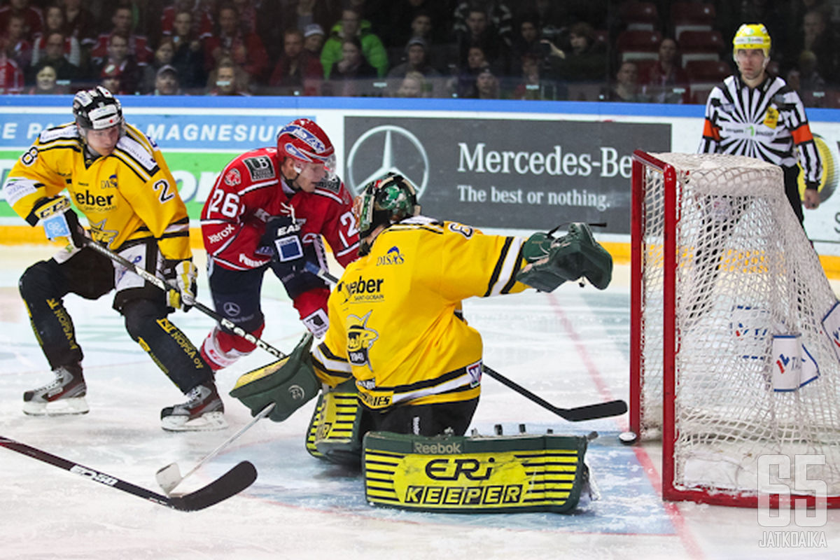 HIFK:n viimeistely oli sunnuntaina tehokasta. SaiPan Miika Wiikman hävisi oman taistelunsa HIFK-vahti Joni Ortiolle.