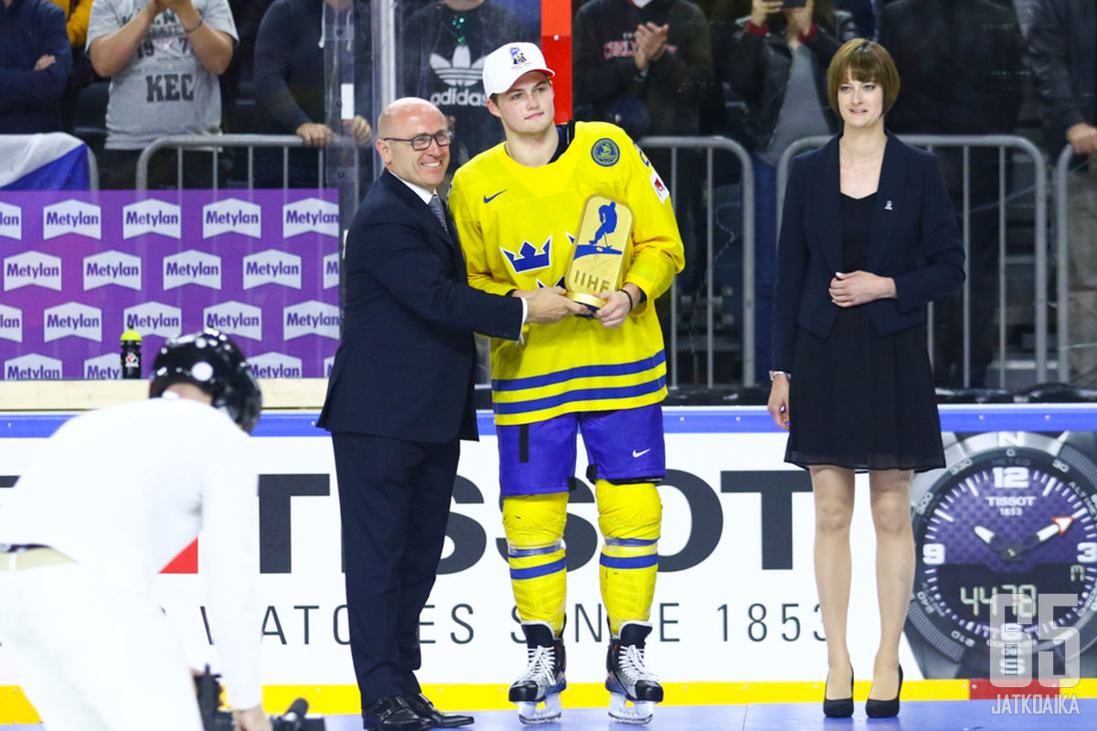 Nylander palkittiin loppuottelun päätteeksi.