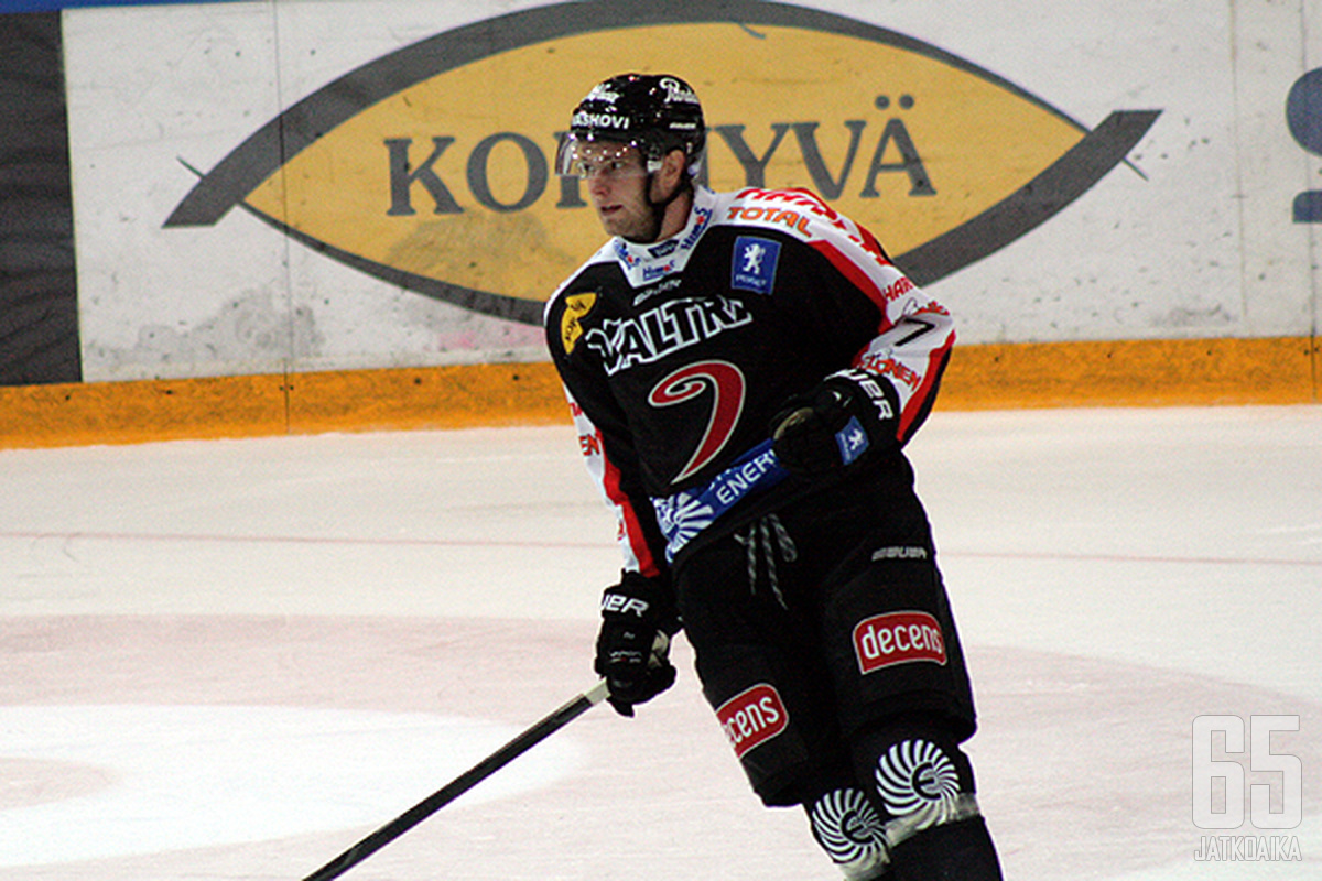Mikko Kalteva putsasi maalinedustaa narripaidoista, mutta tykitti myös liigakautensa avausosuman.