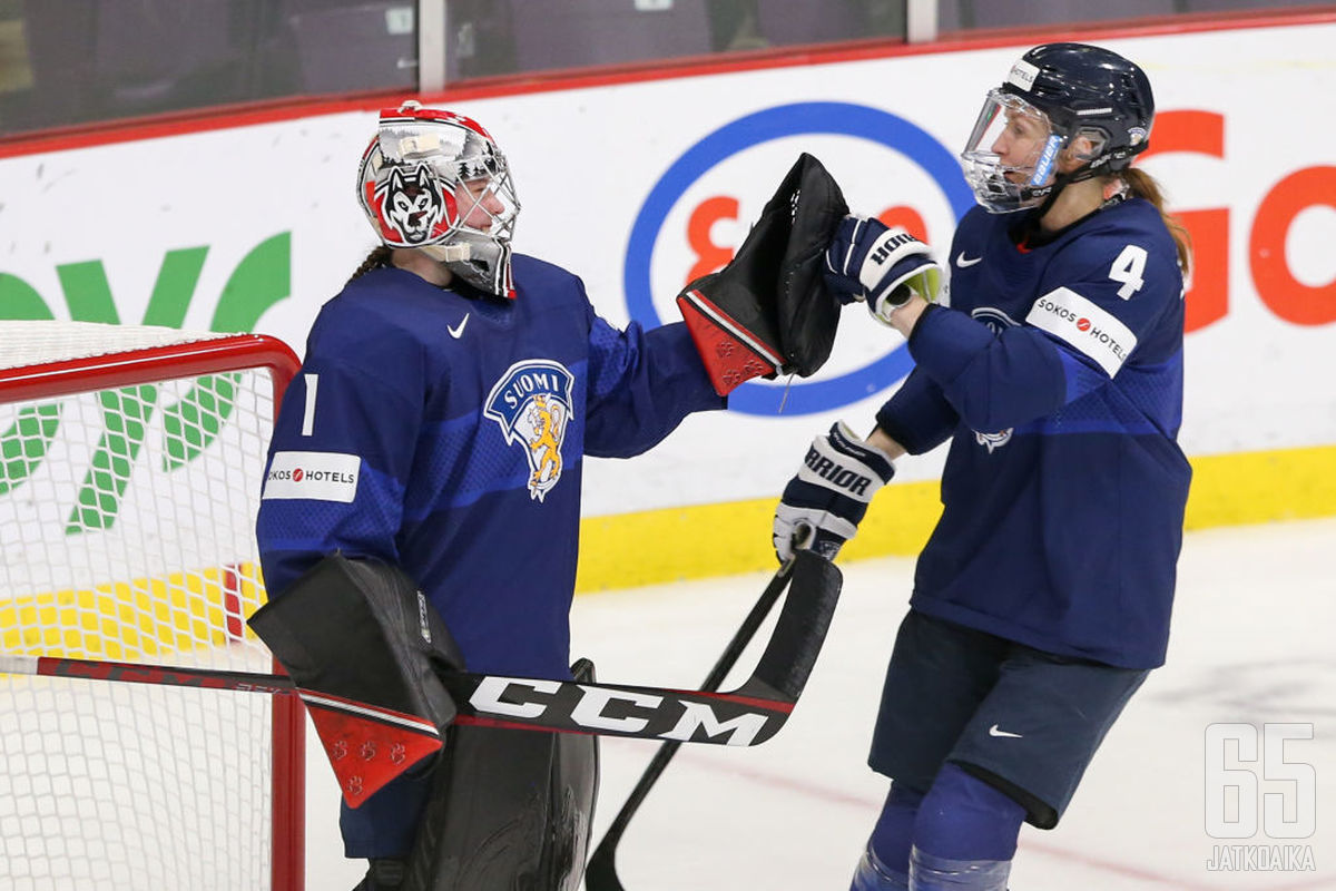 Sanni Ahola pelasi mallikkaasti Naisleijonien maalilla MM-kisoissa.