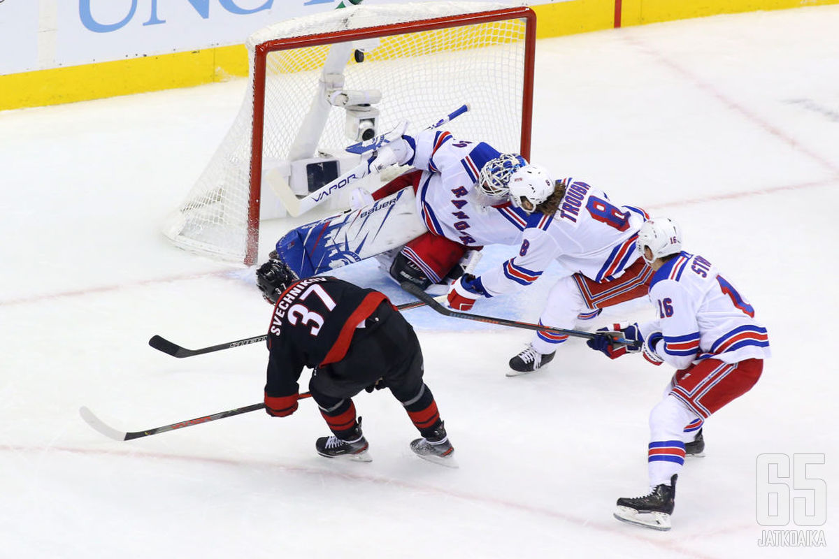 Davai! Andrei Svetšnikov tuotti tuskaa Rangers-puolustukselle ja Henrik Lundqvistille.