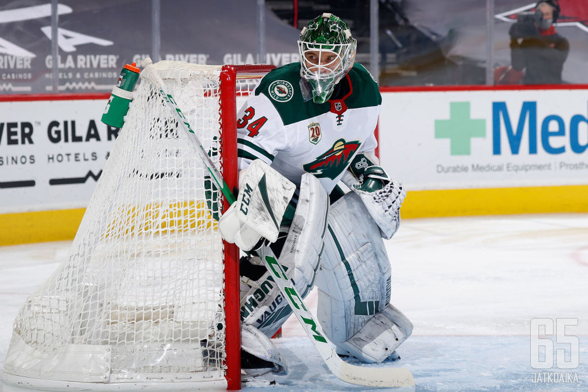 Kaapo Kähkösella oli synkkä ilta St. Louis Bluesin vieraana.